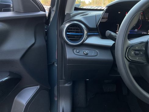 Used 2025 Chevrolet Trax LT image 25