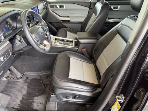 Used 2022 Ford Explorer XLT w/ Equipment Group 202A AWD/4WD image 5