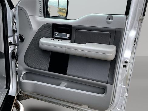 Used 2004 Ford F150 XLT image 25