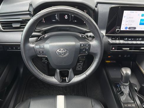 Used 2025 Toyota Camry SE w/ Convenience Package FWD image 16