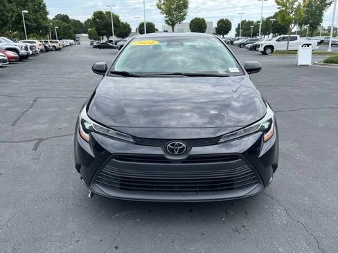 Used 2024 Toyota Corolla LE FWD image 2
