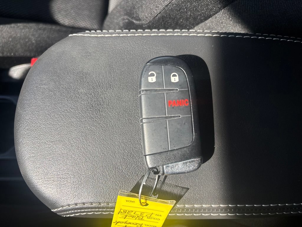 Used 2023 Jeep Renegade Latitude AWD/4WD image 32