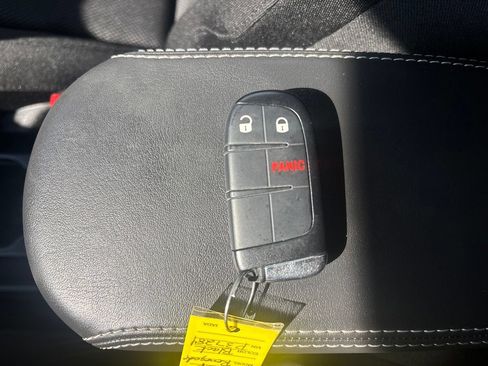 Used 2023 Jeep Renegade Latitude AWD/4WD image 32