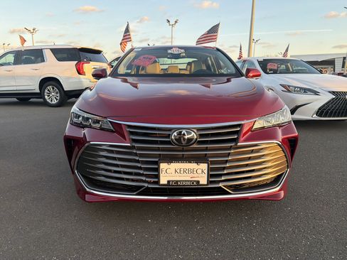 Used 2020 Toyota Avalon XLE image 2