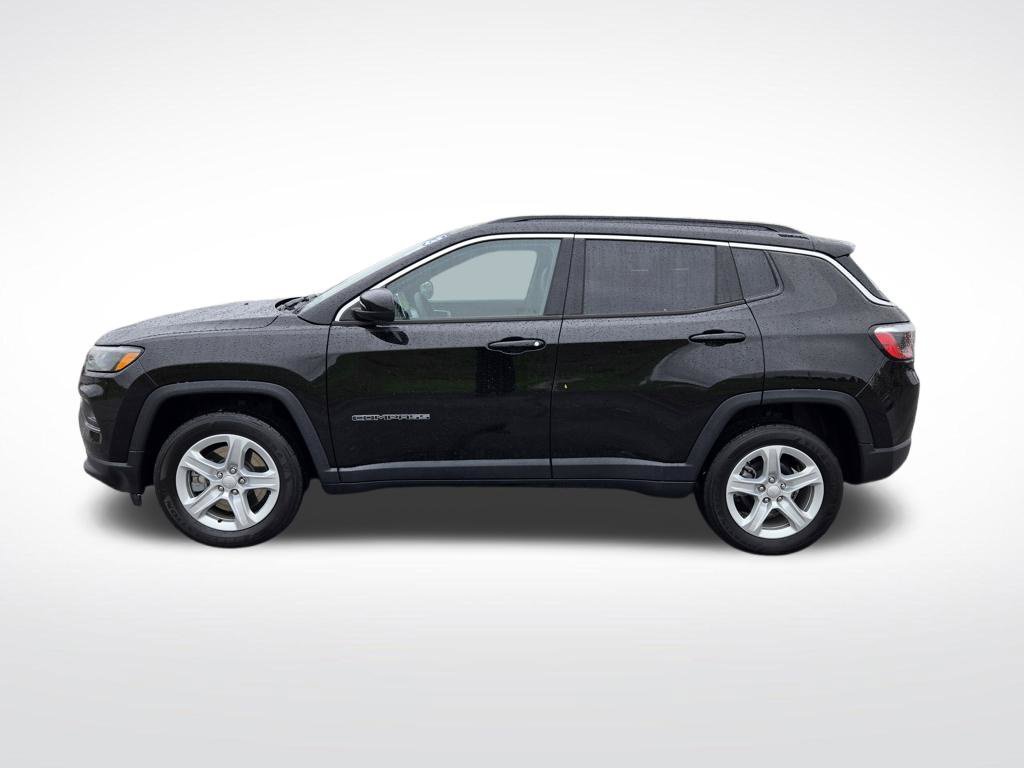 Used 2023 Jeep Compass Latitude w/ Mopar Graphics Package AWD/4WD image 7