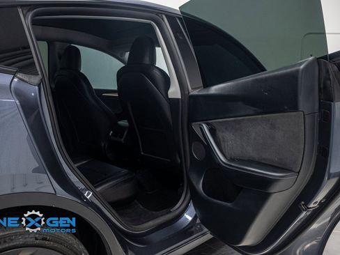 Used 2023 Tesla Model Y Performance image 29