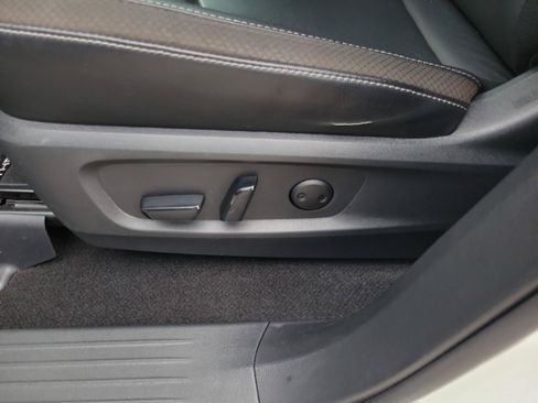 Used 2023 Nissan Pathfinder SL AWD/4WD image 17