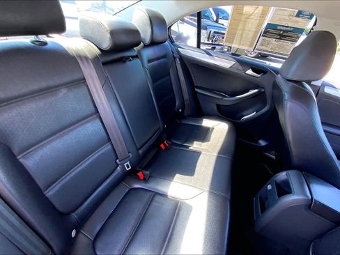 Used 2018 Volkswagen Jetta SE FWD image 18