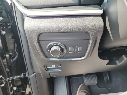 New 2025 Jeep Grand Cherokee L Altitude image 15