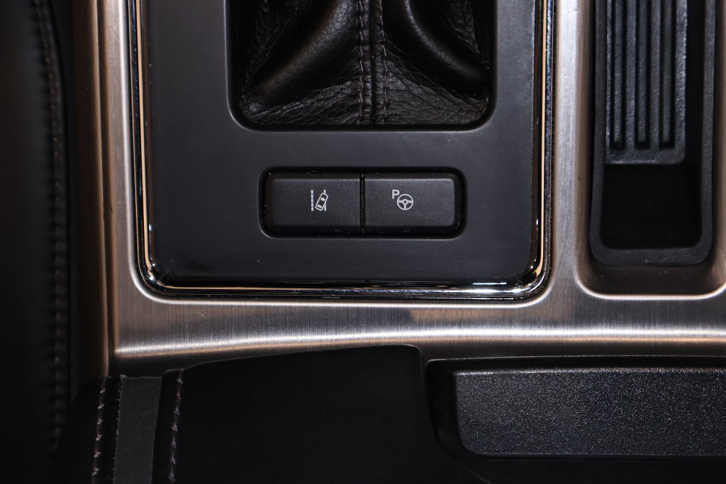 Used 2015 Ford F150 Platinum w/ Equipment Group 701A Luxury AWD/4WD image 37