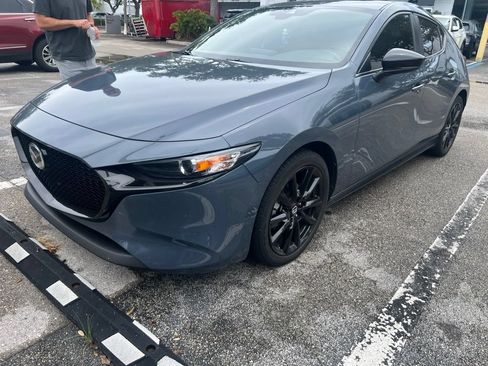 Used 2022 MAZDA MAZDA3 s FWD image 2