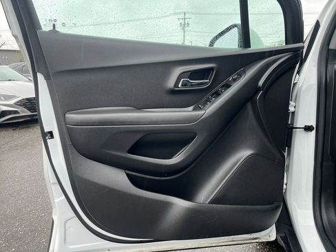 Used 2020 Chevrolet Trax LT w/ LT Convenience Package FWD image 18