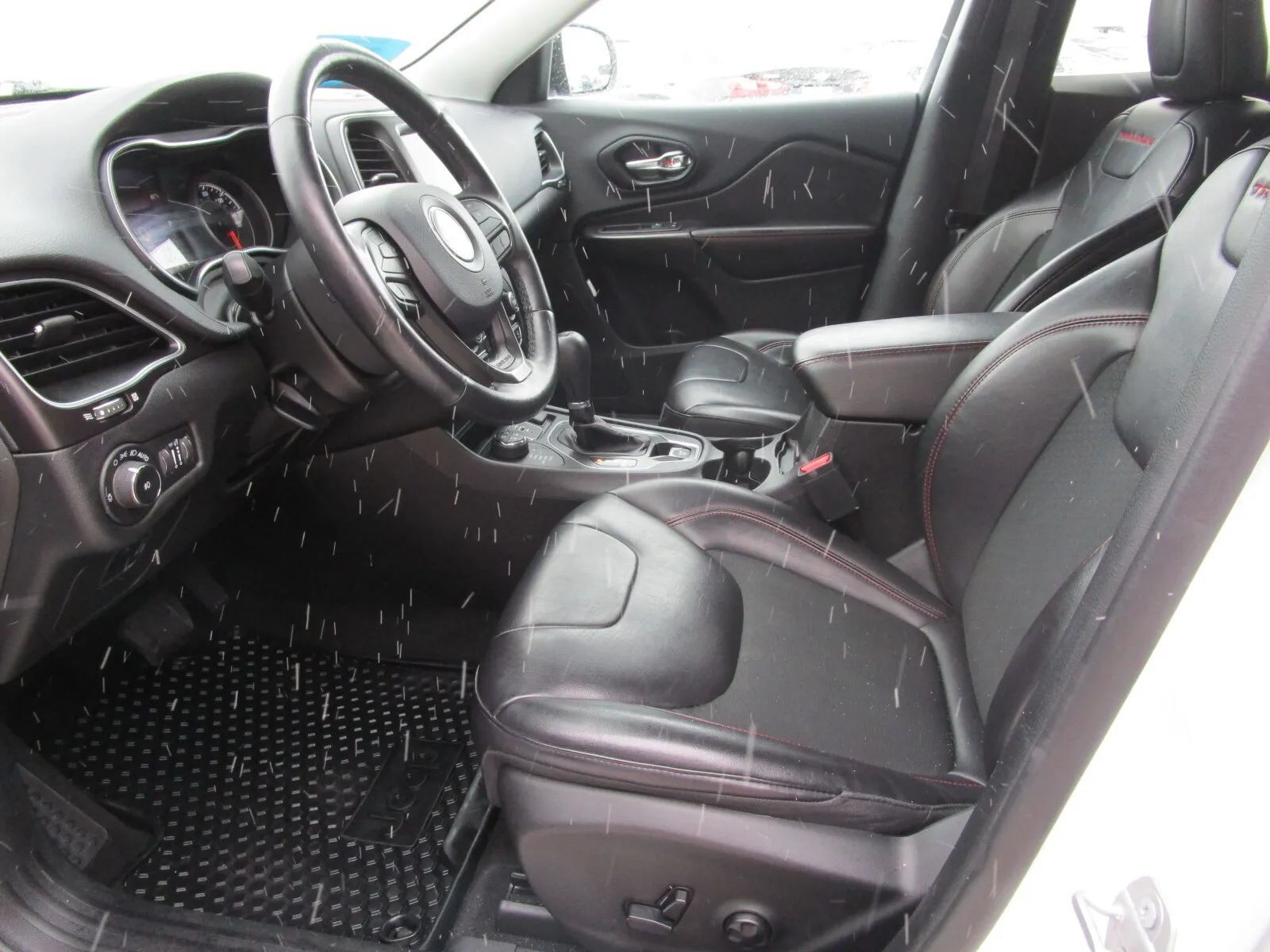 Used 2020 Jeep Cherokee Trailhawk w/ Cold Weather Group AWD/4WD image 12