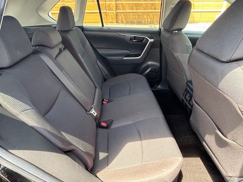 Used 2023 Toyota RAV4 LE AWD/4WD image 29