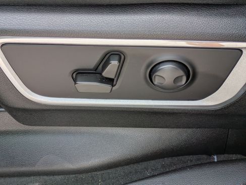 Used 2022 RAM 1500 Laramie AWD/4WD image 18