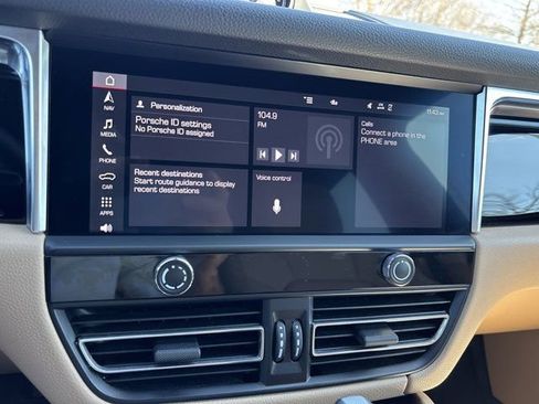 Used 2024 Porsche Macan image 32