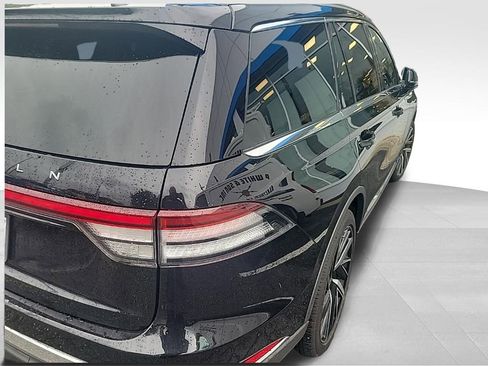 Used 2025 Lincoln Aviator Reserve w/ Equipment Group 201A AWD/4WD image 3
