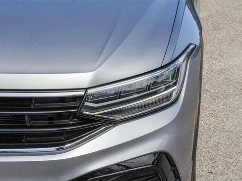 Used 2023 Volkswagen Tiguan SE R-Line image 7