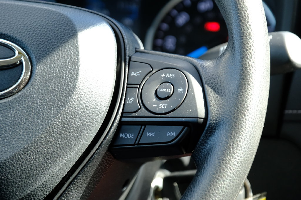 Used 2021 Toyota RAV4 LE AWD/4WD image 20