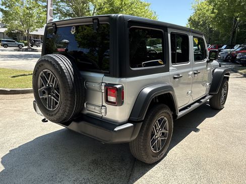Used 2024 Jeep Wrangler Unlimited Sport AWD/4WD image 7