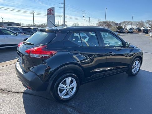 Used 2019 Nissan Kicks S image 16