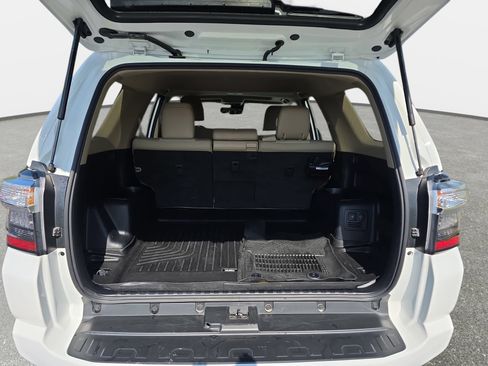 Used 2022 Toyota 4Runner SR5 Premium w/ Moonroof Package AWD/4WD image 12