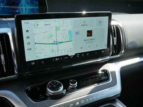 New 2025 Ford Expedition Max Platinum w/ Platinum Ultimate Package AWD/4WD image 8