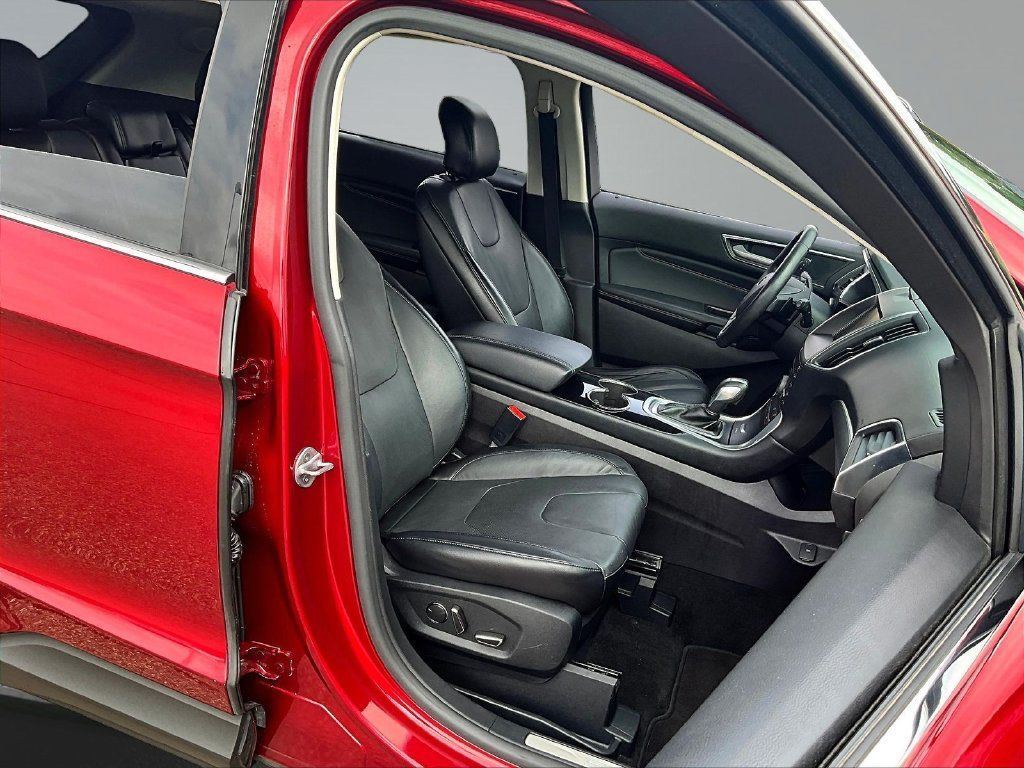 Used 2015 Ford Edge Titanium w/ Equipment Group 301A AWD/4WD image 31