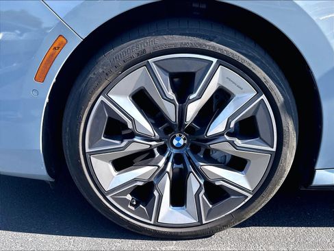 Used 2023 BMW i7 xDrive60 AWD/4WD image 32