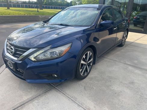 Used 2017 Nissan Altima 2.5 SR w/ LED Appearance Package FWD image 1