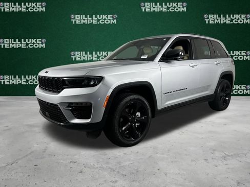 Used 2024 Jeep Grand Cherokee Limited w/ Black Appearance Package image 9