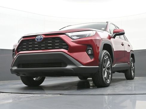 Used 2023 Toyota RAV4 XLE Premium image 46