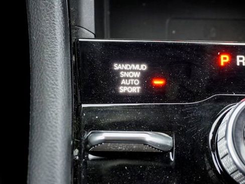 Used 2023 Jeep Grand Cherokee Limited w/ Luxury Tech Group II image 23