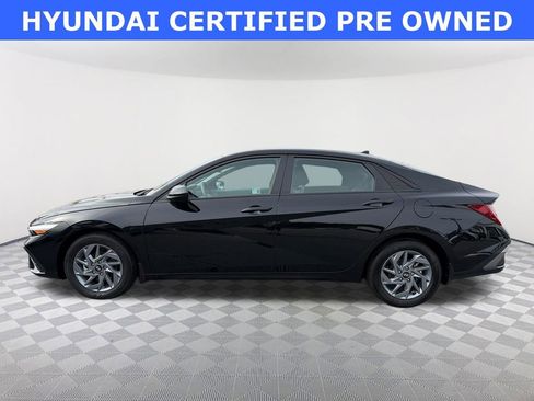 Used 2025 Hyundai Elantra Blue image 8