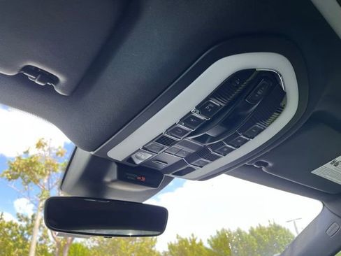 Used 2023 Porsche Macan image 12