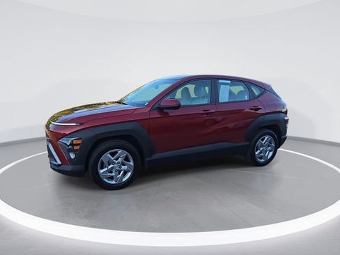 Certified 2025 Hyundai Kona SE FWD image 4