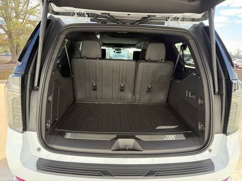 New 2026 Chevrolet Suburban Premier RWD image 8