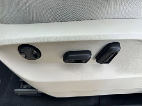 New 2026 Volkswagen Atlas SE image 12