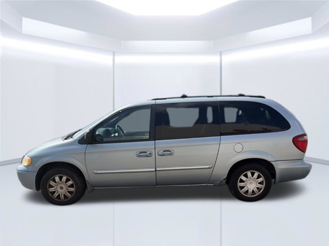 Used 2005 Chrysler Town & Country Touring FWD image 10