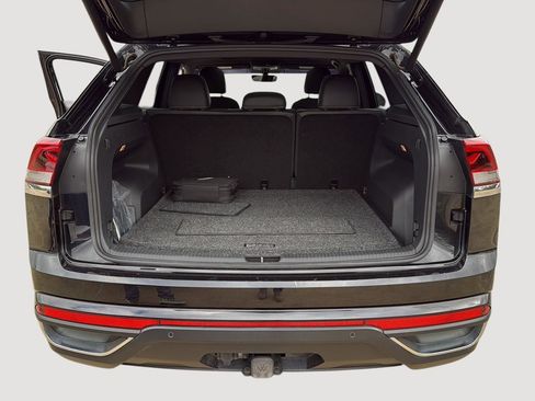 Used 2022 Volkswagen Atlas Cross Sport SE image 26