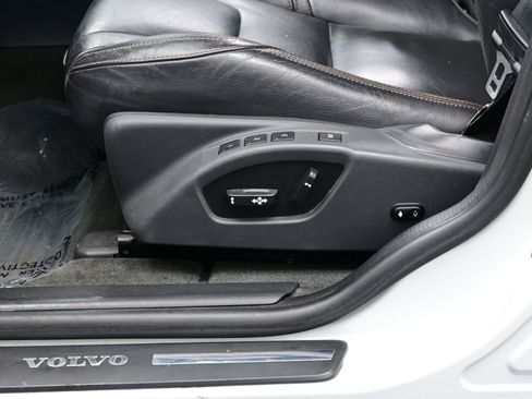 Used 2017 Volvo XC60 T5 Dynamic w/ Preferred Option Package image 11