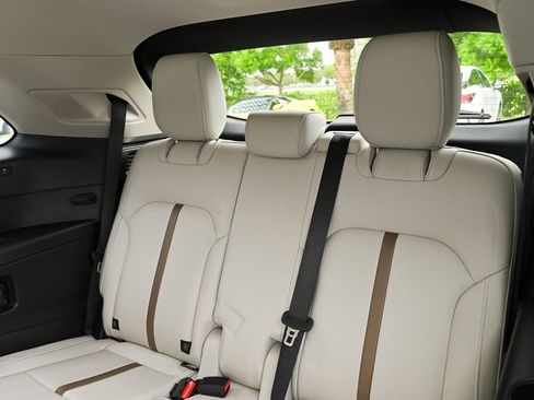 Certified 2025 MAZDA CX-90 3.3 Turbo w/ Premium Plus Pkg image 17