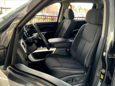 Used 2021 Nissan Titan SV w/ SV Convenience Package image 7