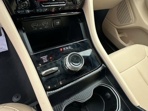 Used 2024 Jeep Grand Cherokee Limited image 30