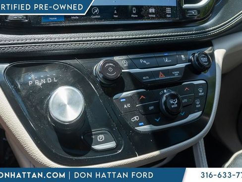 Used 2023 Chrysler Pacifica Limited FWD image 8