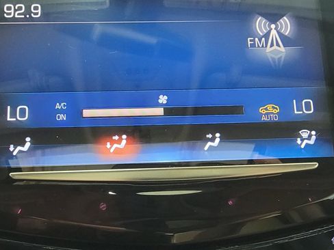 Used 2015 Cadillac SRX Luxury image 23