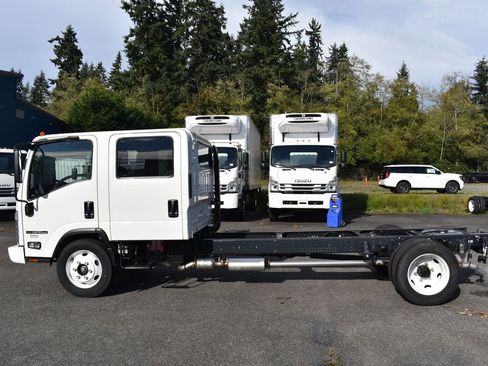 New 2024 Isuzu NPR image 4