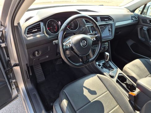 Used 2019 Volkswagen Tiguan SE AWD/4WD image 16