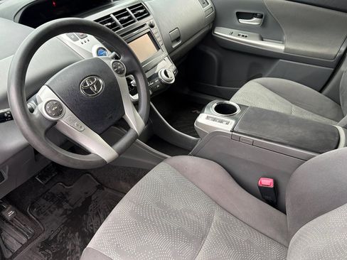 Used 2014 Toyota Prius V Five image 11