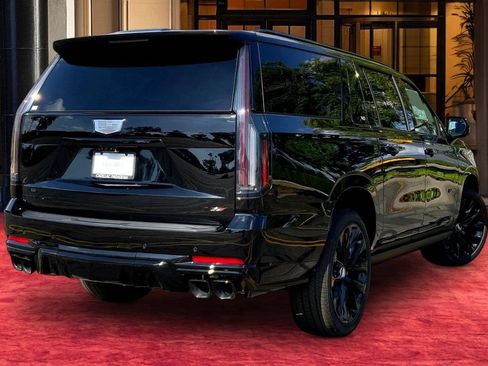 New 2026 Cadillac Escalade ESV V w/ LPO, ONYX Package AWD/4WD image 6